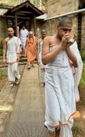documents/gallery/Jalabhisheka_and_Arati_at_HH_Shrimat_Parijnanashram_Swamiji_II_Sannidhih_27_Sep_2024/Jalabhshek and Arati at H H Parijnanashram Swamiji II Sannidhi001.jpg